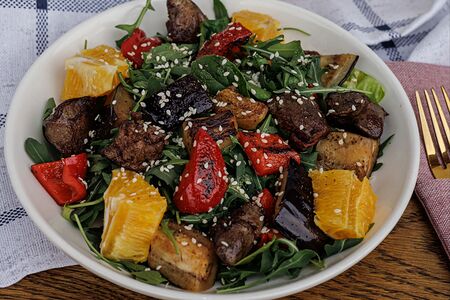 Тёплый салат с куриной печенью