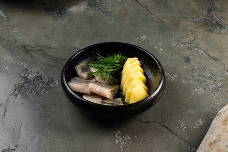 Пряная селедка с отварным картофелем