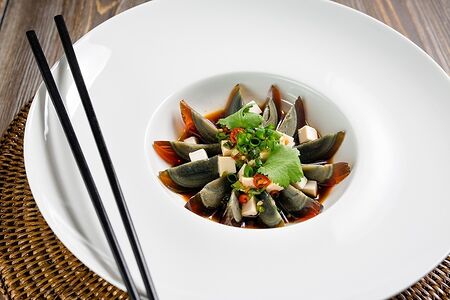 Черные утиные яйца с сыром тофу