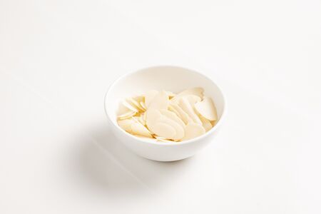 Миндальные лепестки