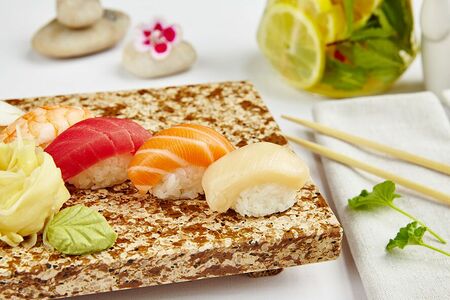 Суши с гребешком