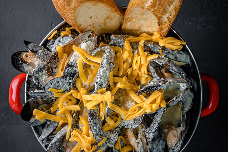 Мидии Четыре сыра