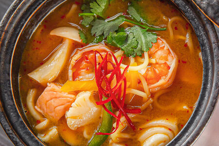 Том ям с морепродуктами