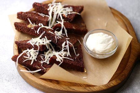 Гренки с соусом