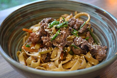 Wok с говядиной