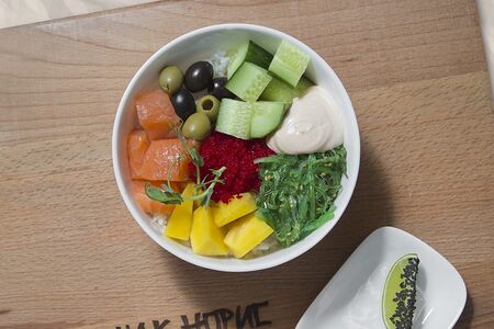 Поке с лососем