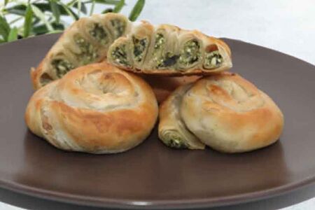 Пирожки Спанакопитаки со шпинатом и сыром
