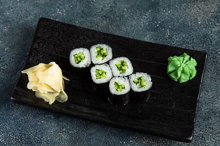 Ролл с огурцом