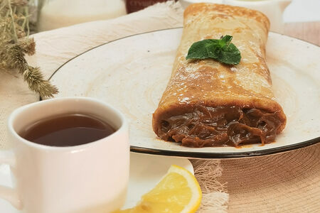 Блин с варёной сгущёнкой