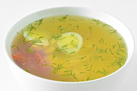 Бульон с курицей, яйцом и лапшой