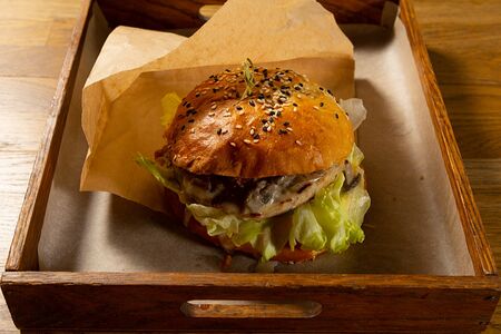 Бургер с грибным жульеном