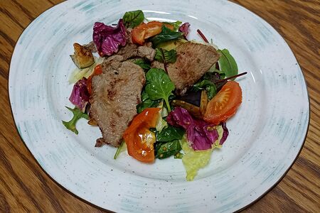 Салат с телятиной