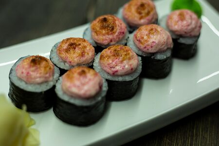 Запеченный ролл со свининой