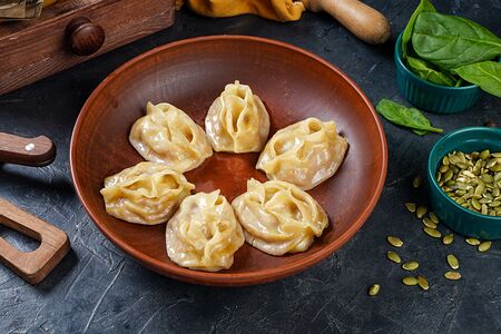 Манты с тыквой и грецкими орехами