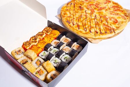 Комбо лосось (пицца 30см и сет из 32шт)