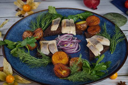 Филе сельди на бородинском хлебушке