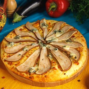 Хачапури с Горгонзолой и грушей