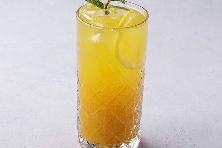 Лимонад манго-маракуйя