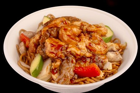 Чили микс с креветками и свининой