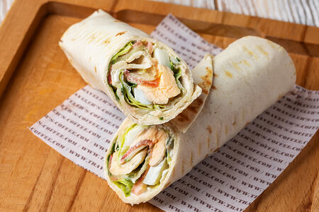 Ролл с яйцом и соусом из тунца