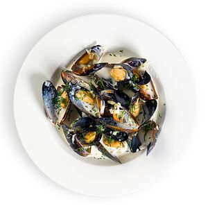 Мидии в панцире в сливочном соусе