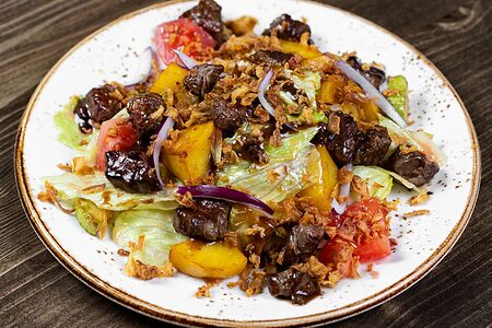 Теплый салат с говядиной