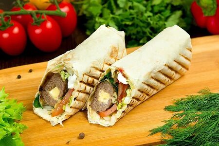 Люля-кебаб из говядины в лаваше