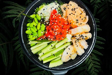 Поке с лососем и креветкой