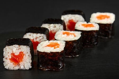 Ролл Маки с лососем