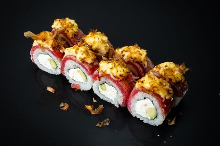 Ролл в тунце чиз большой