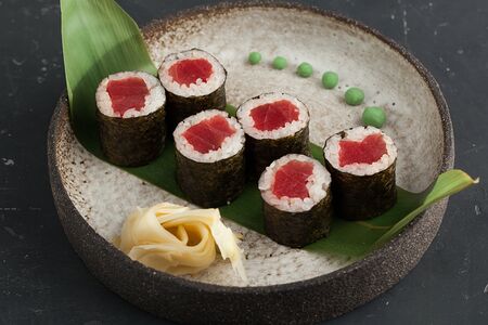 Мини-ролл с тунцом