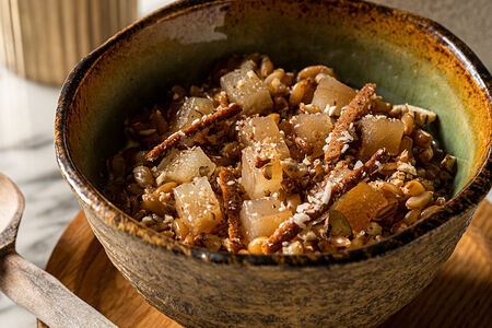 Цельнозерновая каша с грушей и пеканом