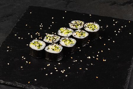 Маки с огурцом