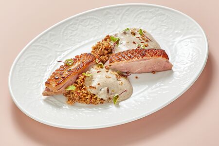 Утиная грудка с гречотто и муссом из пармезана