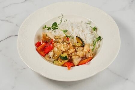 Судак с овощами в азиатском соусе