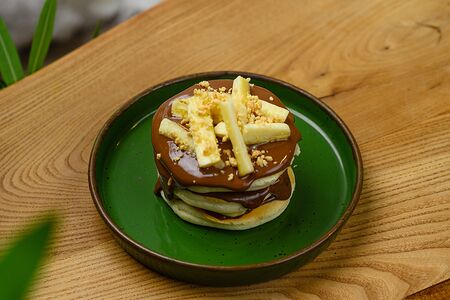 Панкейки с бананом и нутеллой