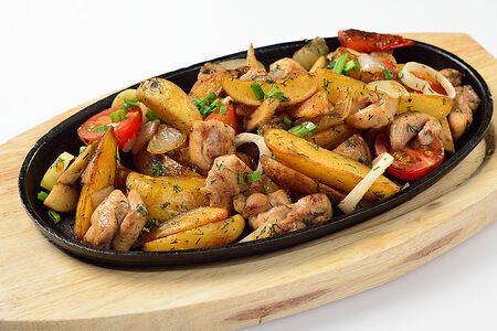 Горячая сковородка с курицей