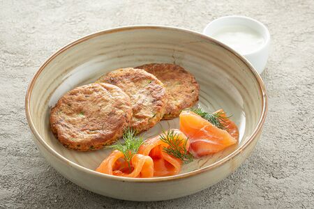 Оладьи из цукини с лососем