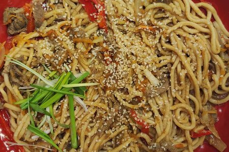 Поккым мён со свининой