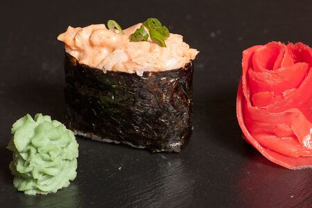 Суши Гункан Спайси Креветка