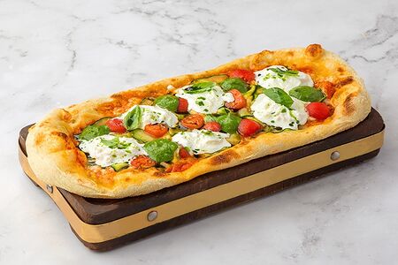 Пицца со страчателлой и цукини