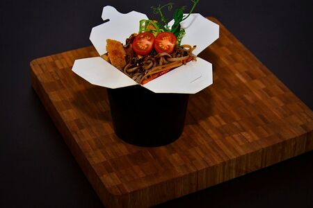 Соба со свининой панко