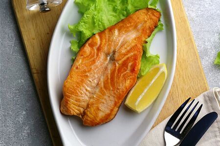 Стейк лосося на гриле