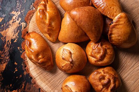 Пирожок с говяжьими щёчками