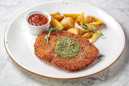 Шницель по-милански с зеленым маслом