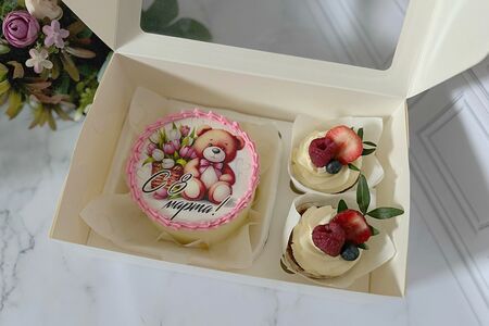 Бенто-торт, капкейки Мишка с ягодами