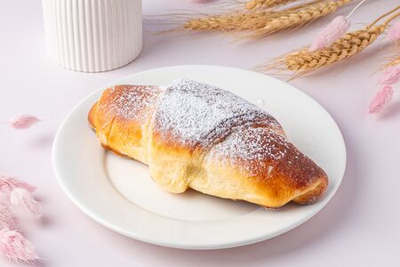 Рогалик с вишней