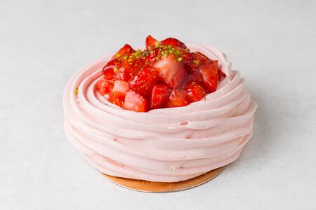 Десерт Павлова с клубникой