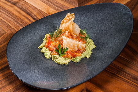 Тартар из лосося с гуакамоле