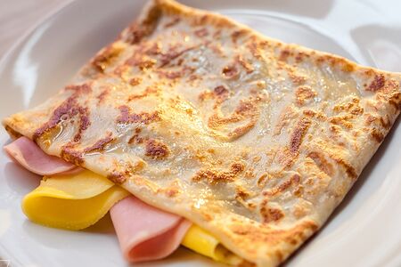 Блин с ветчиной и сыром